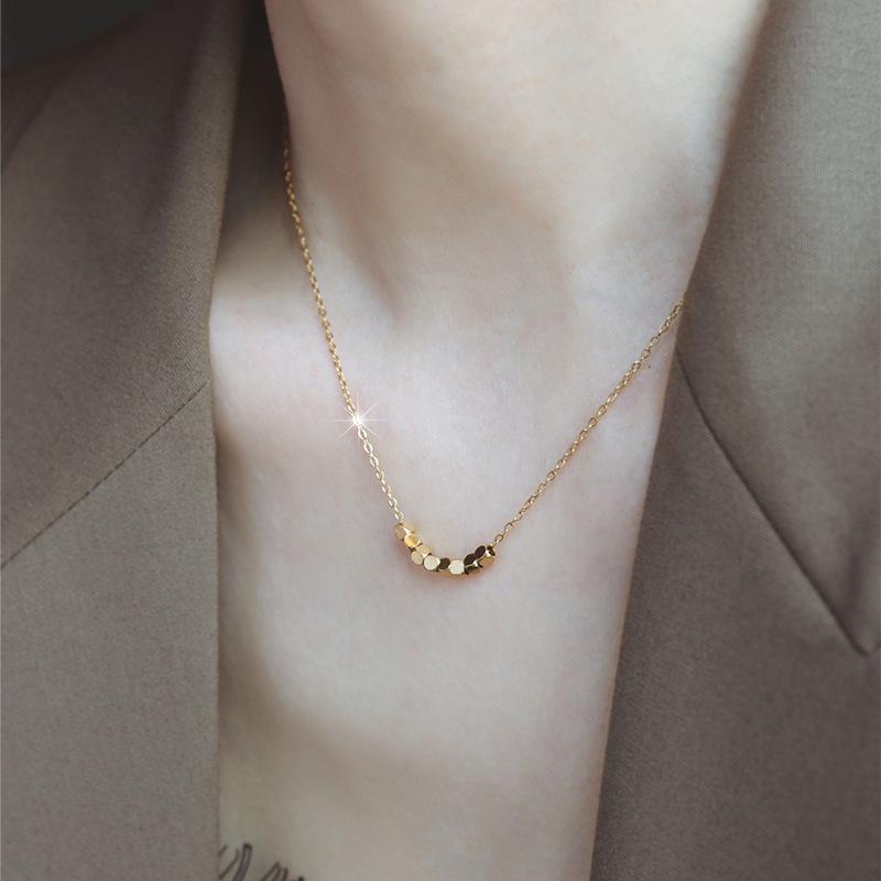 2024 Women’s Titanium Steel Clavicle Necklace: Light Luxury, Unique Elegance, Silver and Sugar Cube Inspired Design