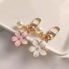 Fashion Flower Pearl Pendant Backpack Pendant Simple Alloy Drip Oil Car Key Pendant Earphones Phone Hanging Gift