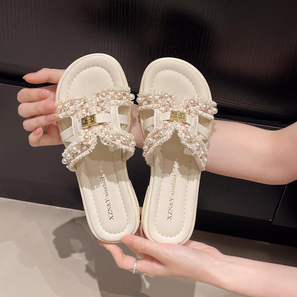 Slippers Women Wear Cool Slippers Outside Summer, the New Runaway Is Not Tired, the Beach 2025 Is Super Beautiful, with a Small Fragrant Foot Skirt 