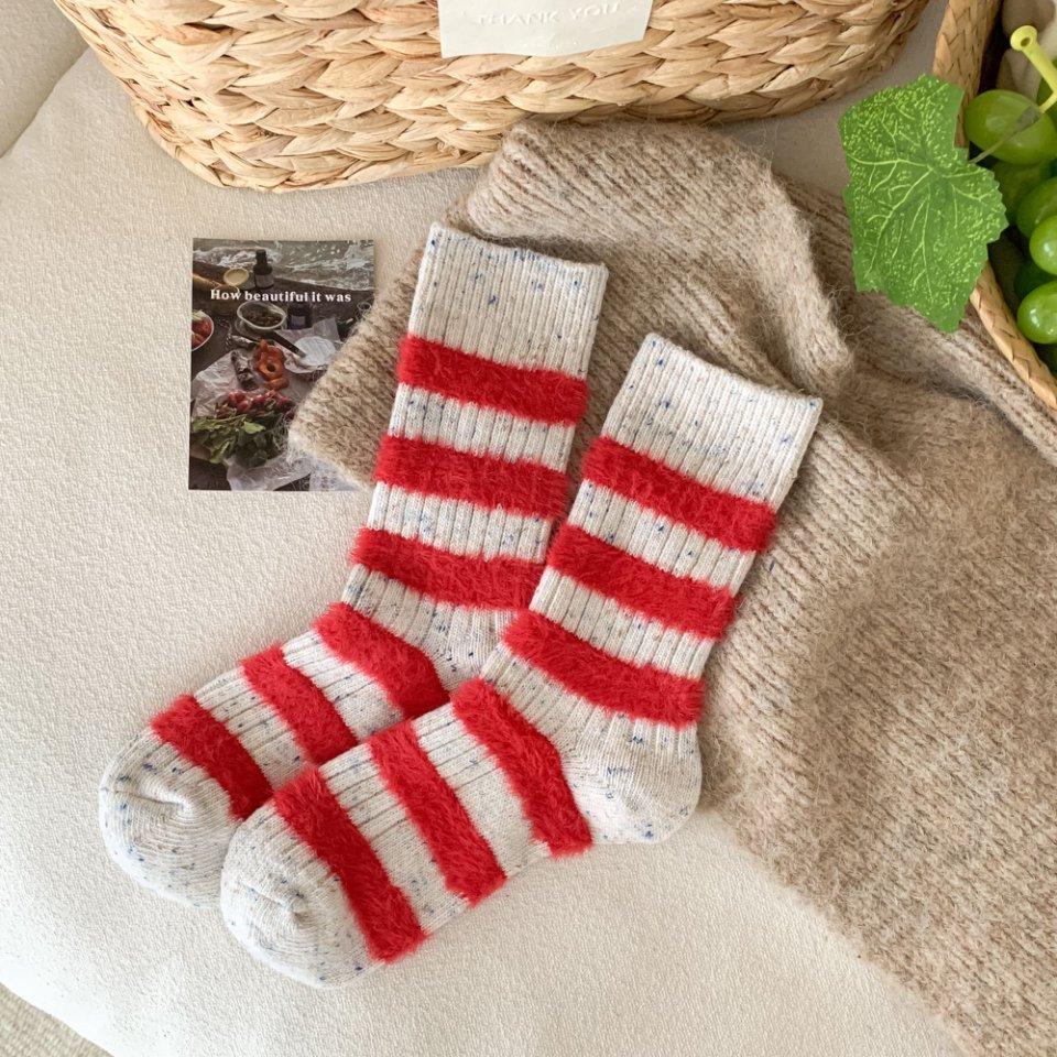 Women's Winter Thickened Warm Striped Dot Yarn College Wind Wool Mid Barrel Pile Socks