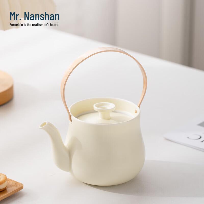 

Nanshan Ceramic Kung Fu Lifting Beam Teapot