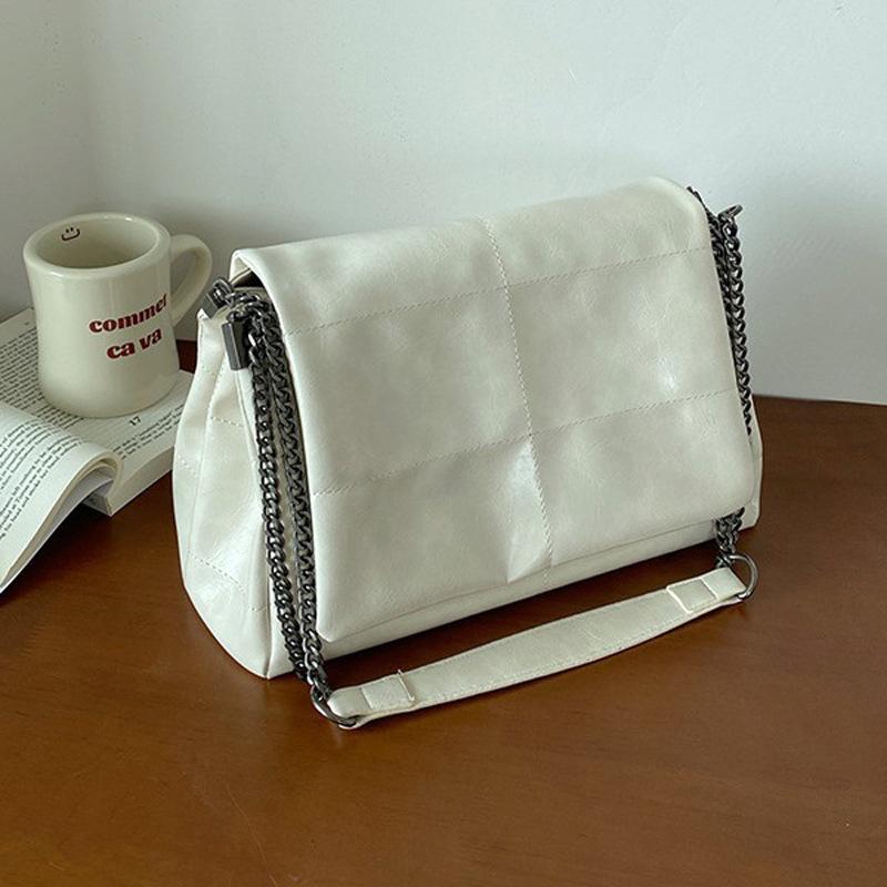 A Niche Design Tote Bag with A Simple Commuting Chain and A Large Capacity Single-shoulder Crossbody Bag