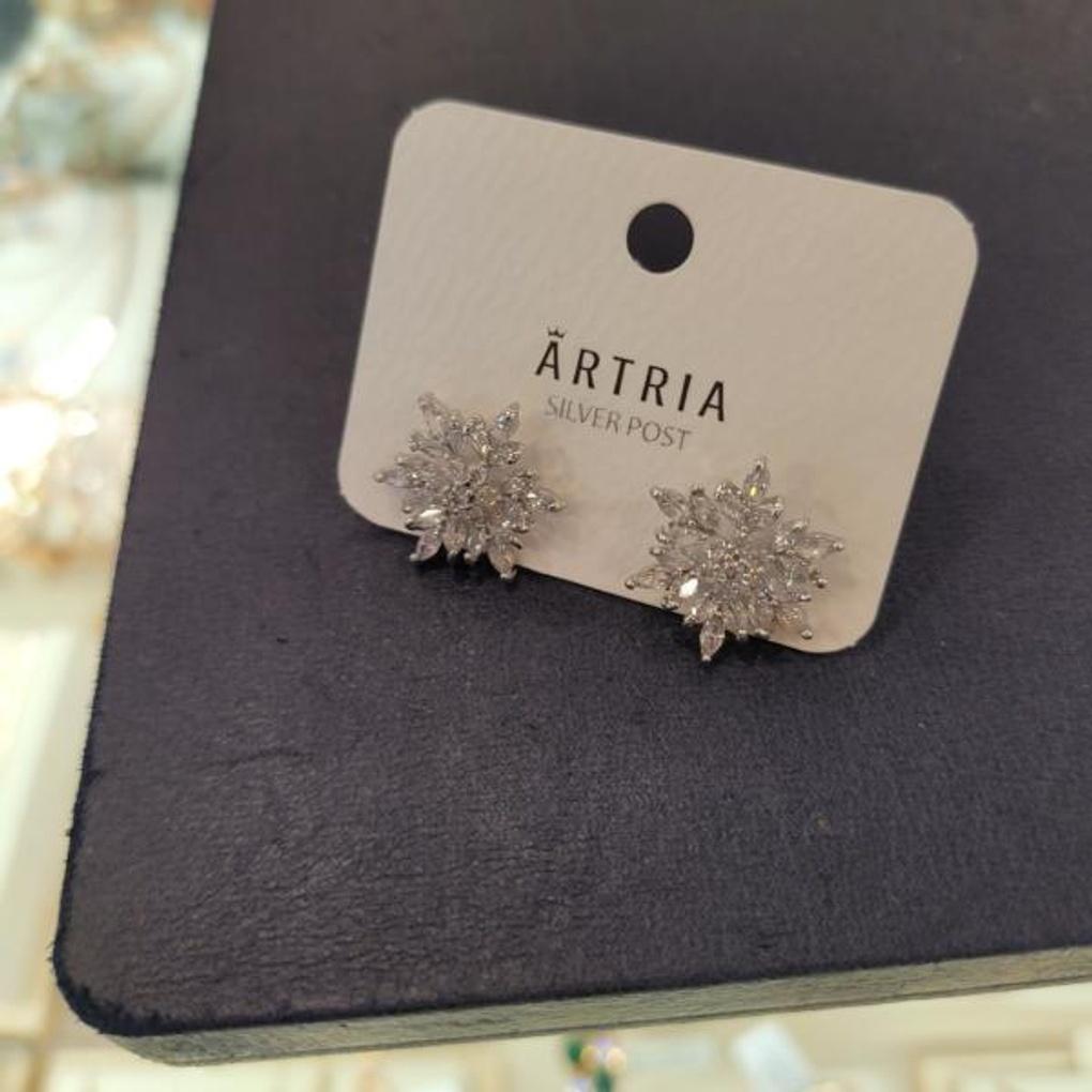 ARTRIA Snow Flower Post-E Earrings CHAERET0020PKF