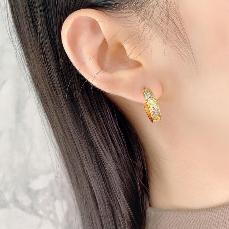 Kein Ausbleichen Volldiamant-Ohrringe Love Gypsy Dreireihige Diamant-Ohrringe Modischer Ohrschmuck aus Titanstahl