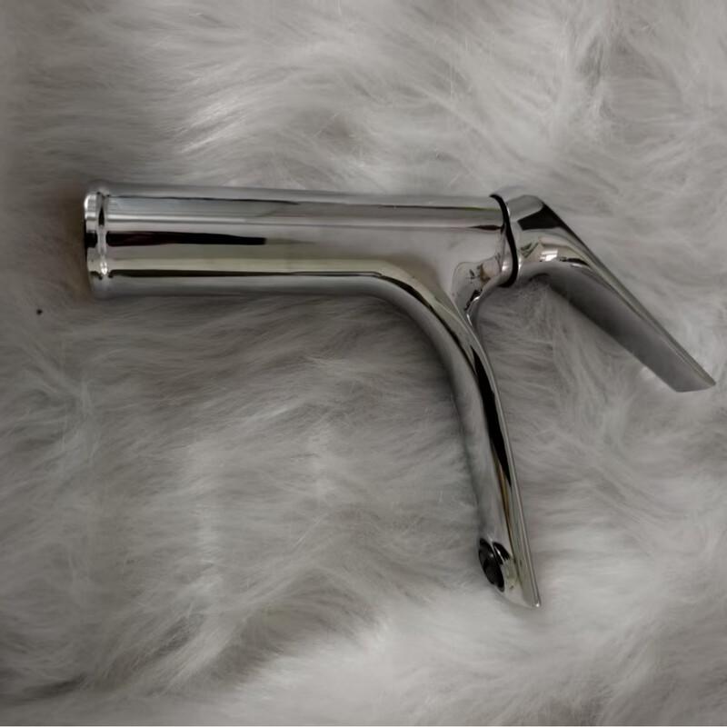 

TLXT Extended Spout Single-Hole Basin Faucet