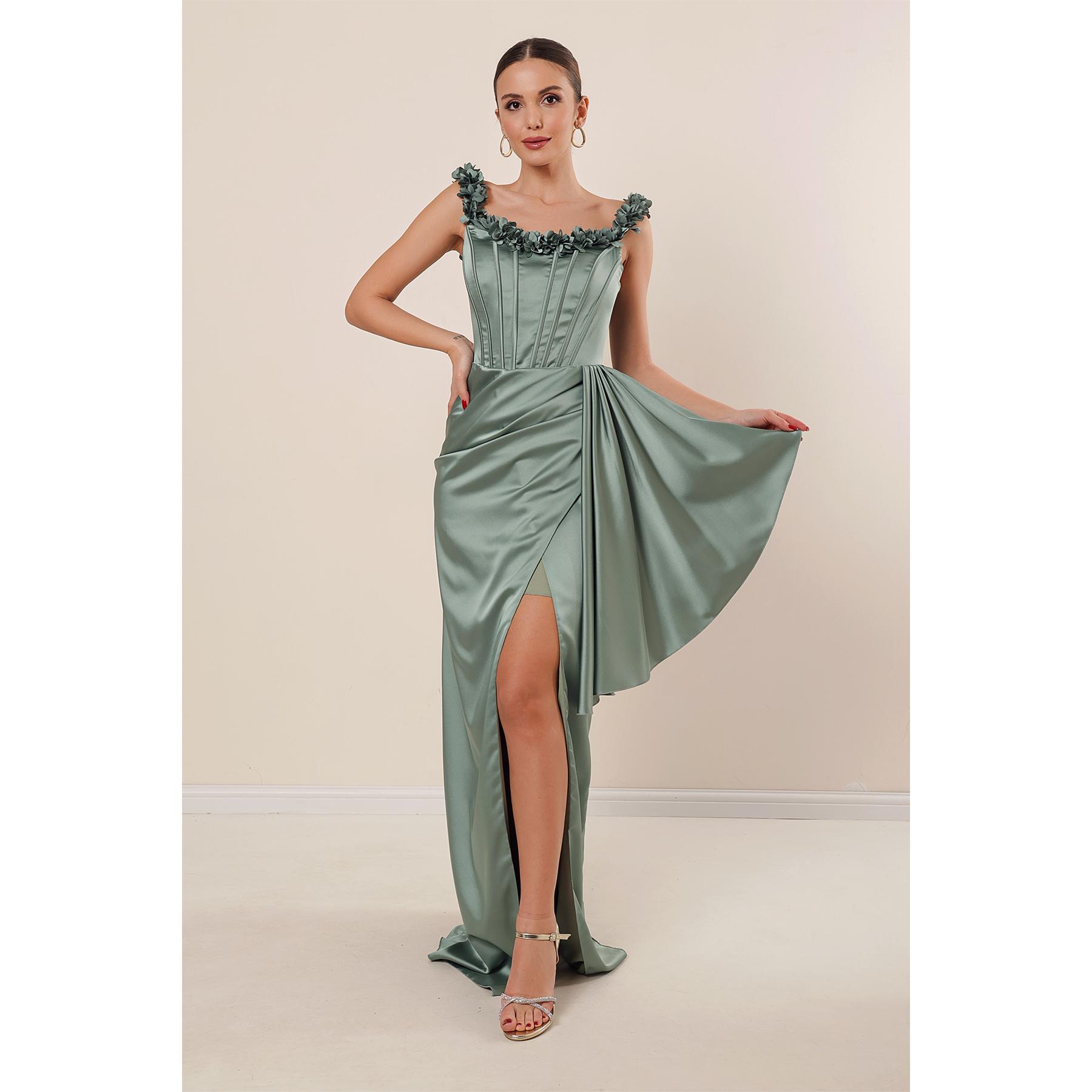 

Длинное атласное платье с плиссированной подкладкой и цветочной отделкой 3D