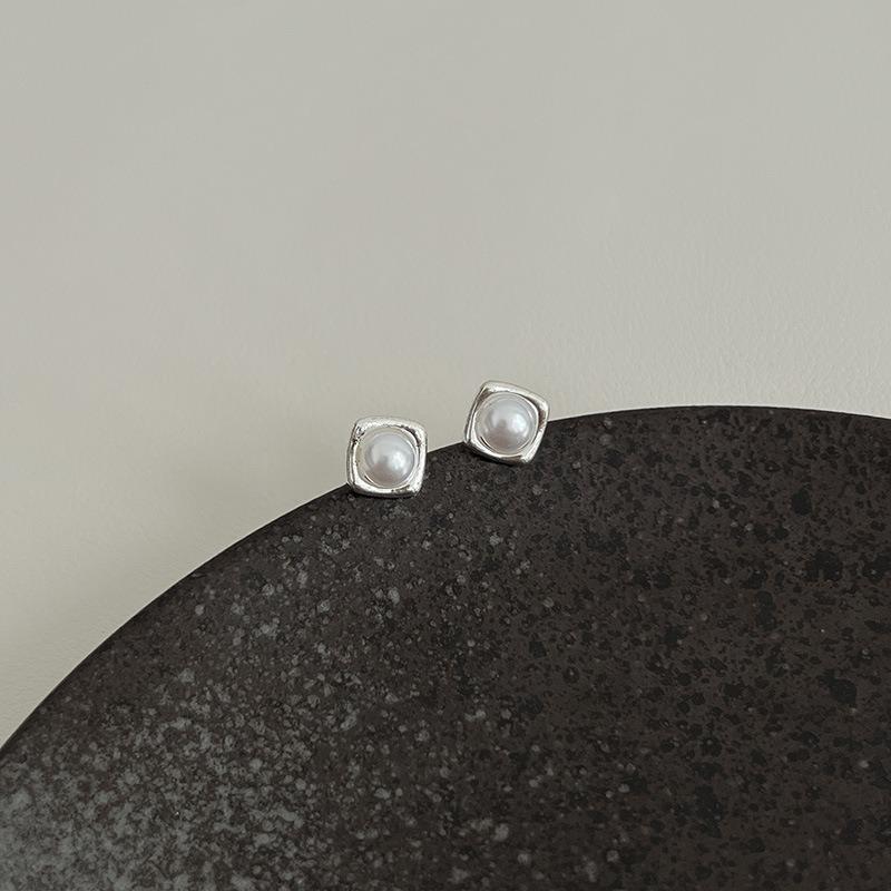Gold Ring Earrings Women's Ear Buckles Light Luxury High-end Earrings Autumn and Winter Ring Earrings