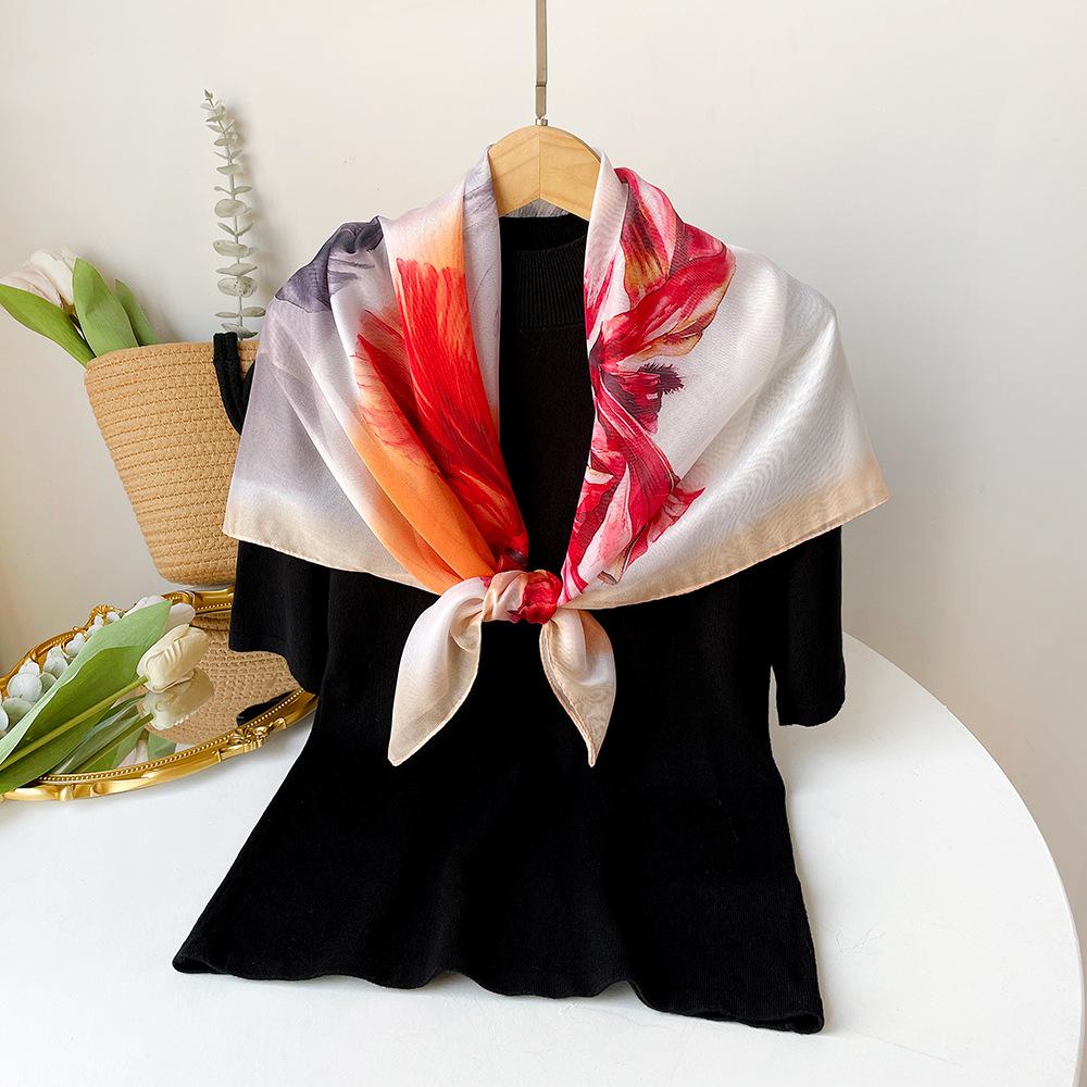Frühlings- und Sommerseidenschals Neuer Retro-Modischer Imitationsseiden-Quadratischer Schal Vielseitiger Bedruckter Schal Dekorativer Leichter Luxus-Design-Schal