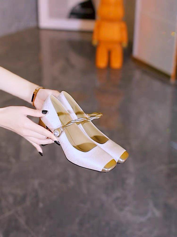 

Туфли Guofeng на высоком каблуке женские толстые каблуки 2024 большой размер цвет соответствует с ципао квадратной головкой новые китайские туфли Мэри Джейн женские на среднем каблуке 35