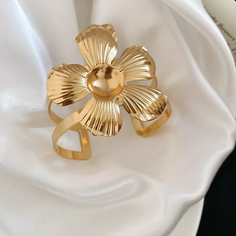 Metal flower pattern opening bracelet casual fashion personality temperament bracelet light luxury niche jewelry
