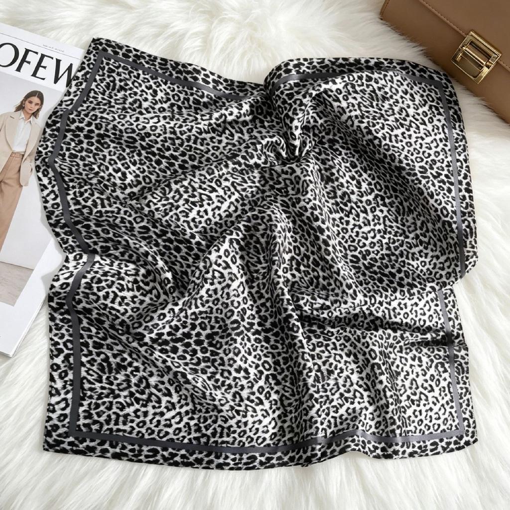 Écharpe carrée florale de luxe légère française impression soie simulation soie foulard foulard de tête foulard pour femmes printemps et été foulard foulard temperament ne