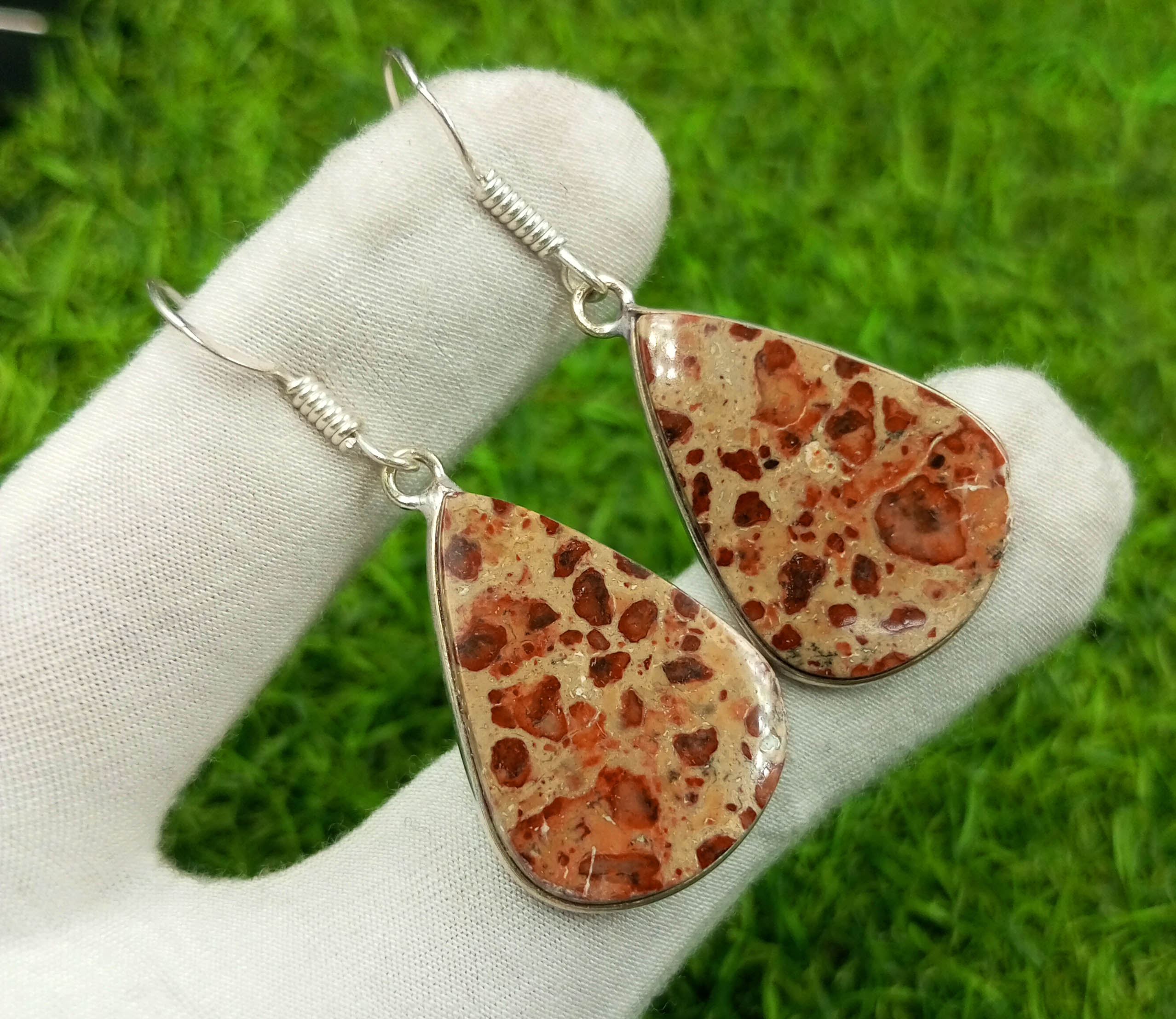 

Натуральный яблочный ископаемый драгоценный камень 925 пробы с серебряным покрытием в форме груши 1 пара рамок женские серьги