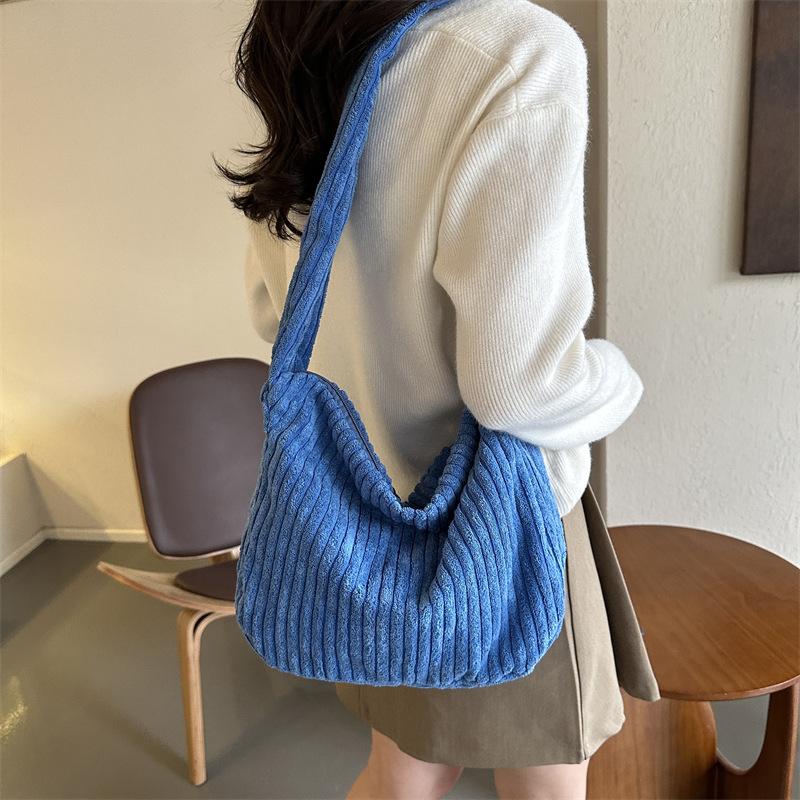 Large-capacity bag women's 2025 autumn and winter new corduroy commuter shoulder bag literary college student class crossbody bag