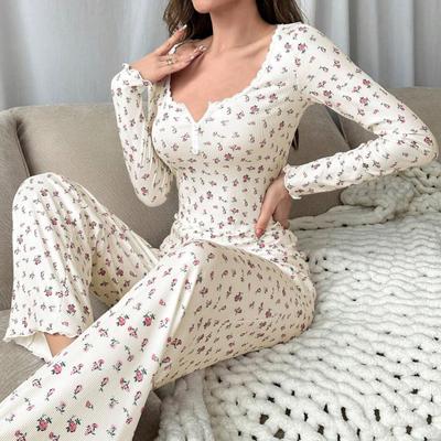 Ev ve uyku için kıyafetler – Pijamalar ve uyku takımları