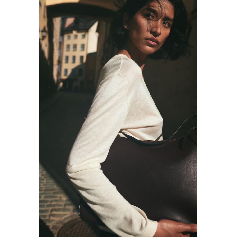 

H M v neck sweater cream