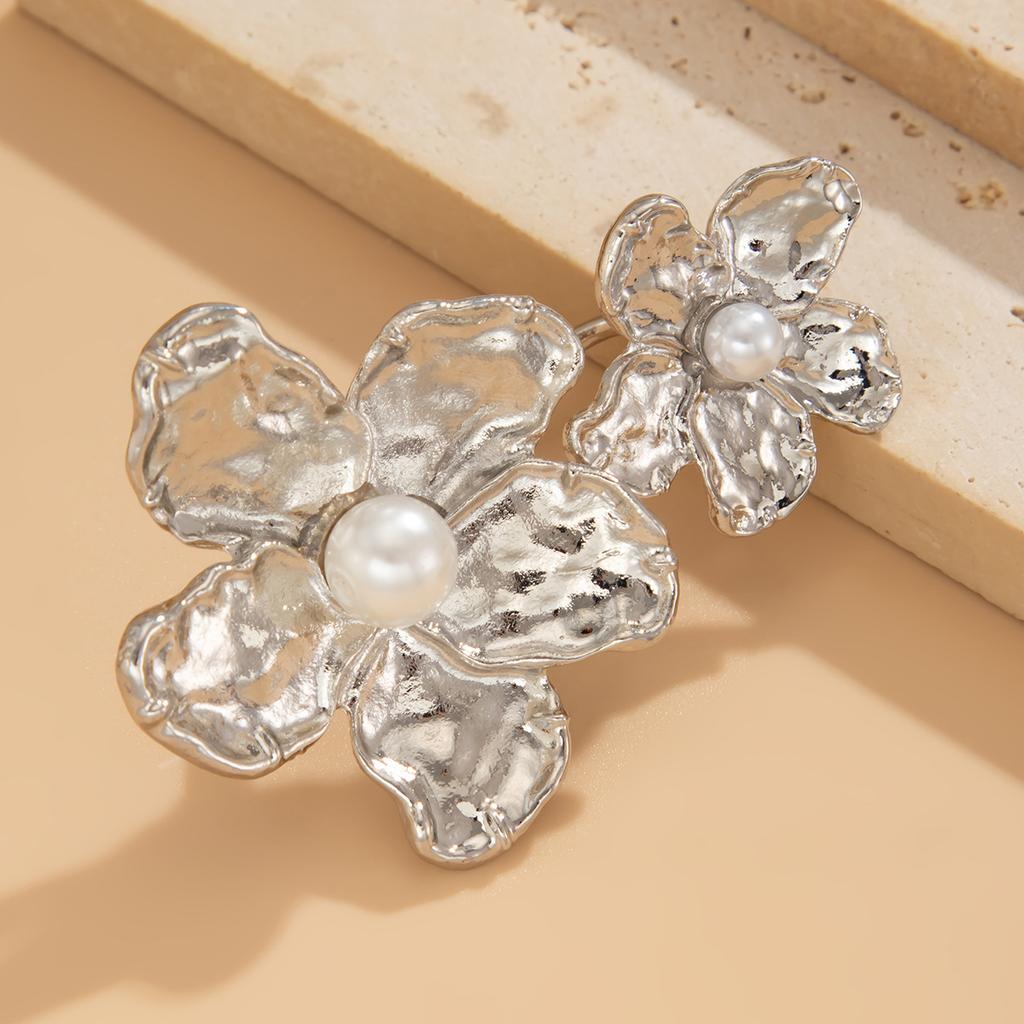Irregular pearl flower finger ring fashion niche design ring personality exaggerated jewelry women