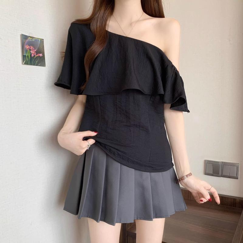 Pure desire one-word shoulder slash shoulder short-sleeved T-shirt women's summer, new Korean slim-fit irregular shawl pleated top