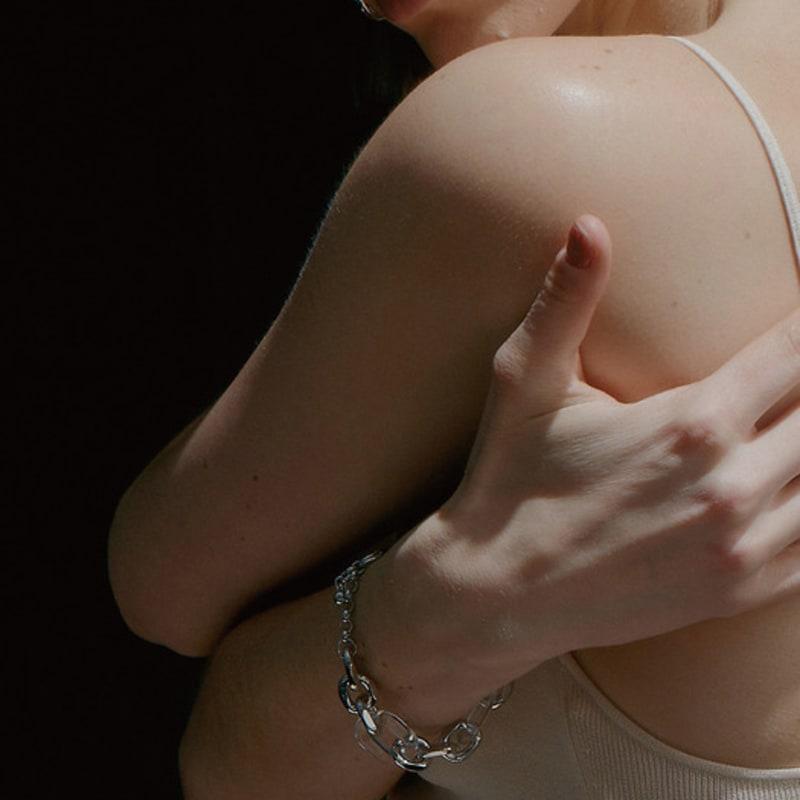 

ONEENOUGH Glassy Spring Day Bracelet FREE