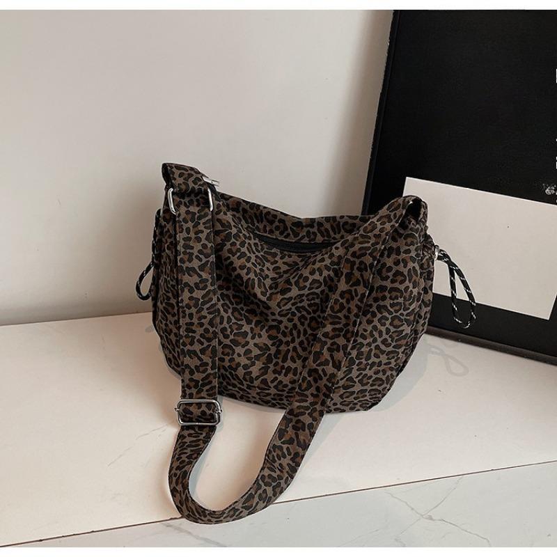 A Large-capacity, High-end, Niche Crossbody Bag and A Tote Bag for Commuting To Work