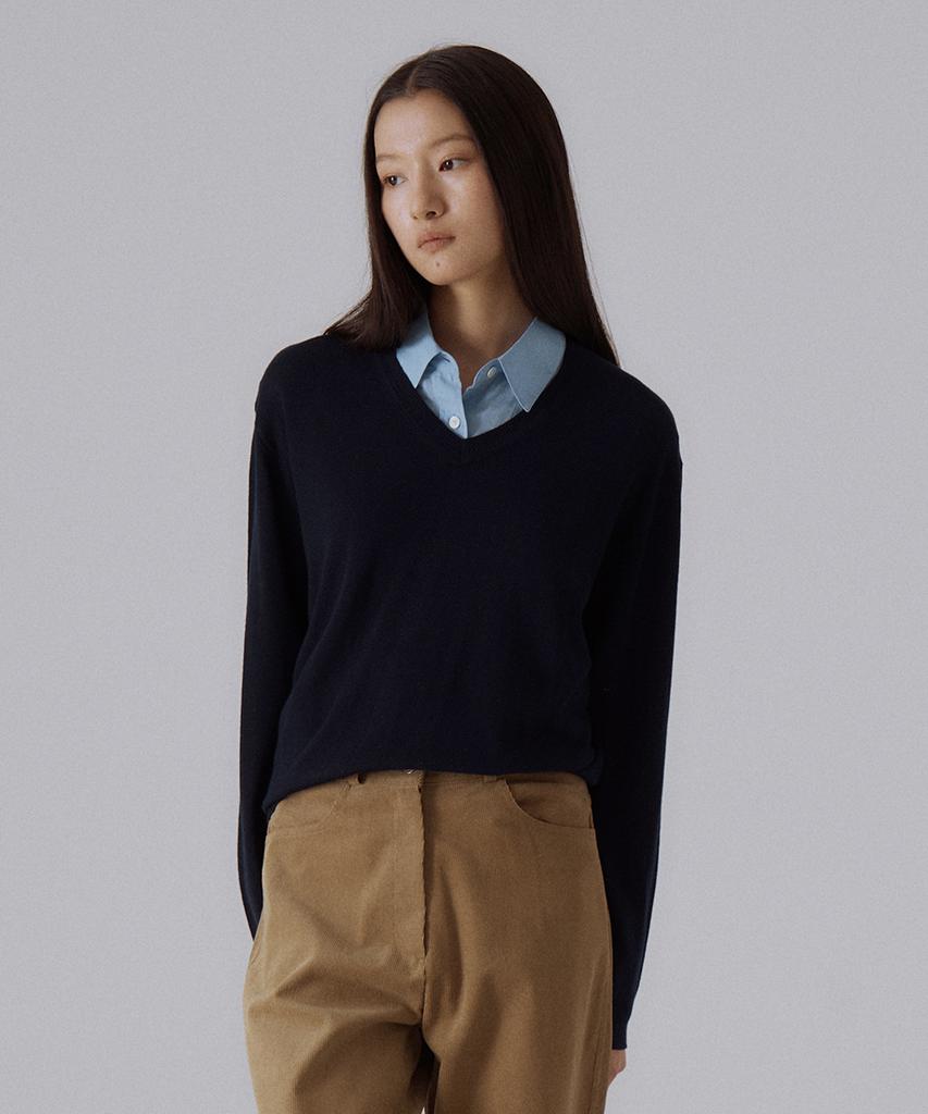 SILN Soma V-Neck Pullover Knit (Navy)