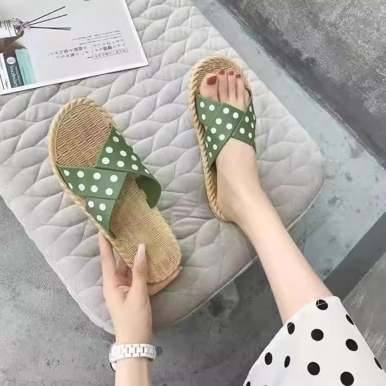 Polka Dot Women's Non-Slip Summer Flip-Flops: 2026 Trendy, Versatile, Wear-Resistant Beach Flats