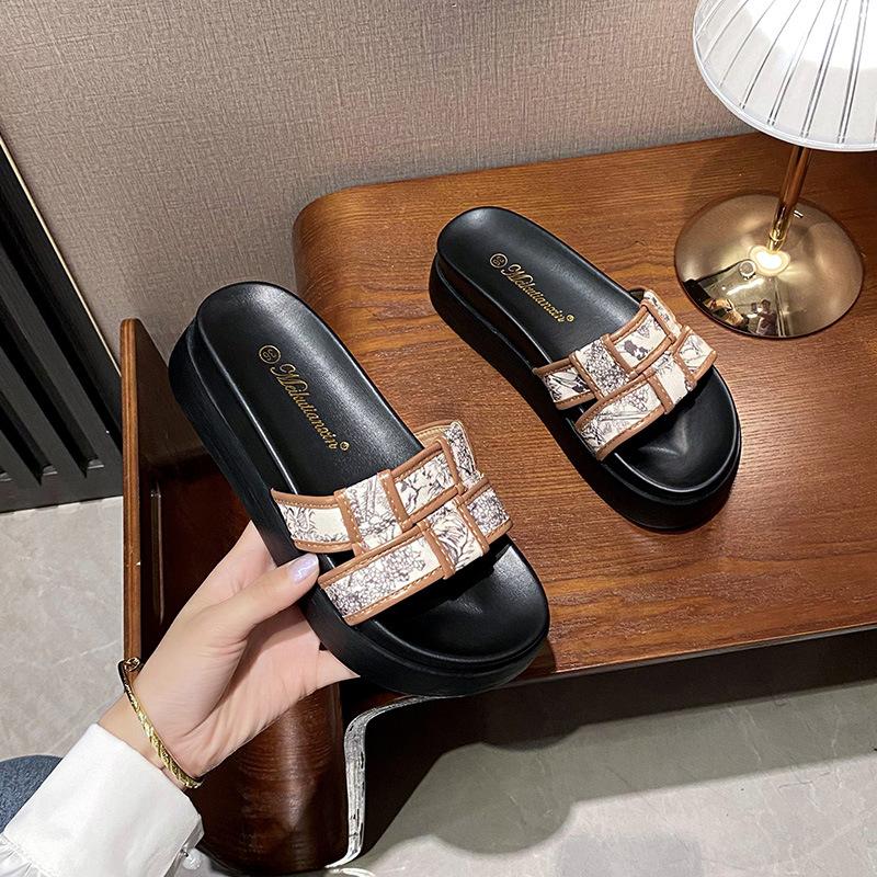 

Квітковий ремінець мафін товста підошва літо жіночі однослівні сандалі нековзна м яка підошва 2025 новинка з відкритим носком пляжні жіночі 44 абрикосовий