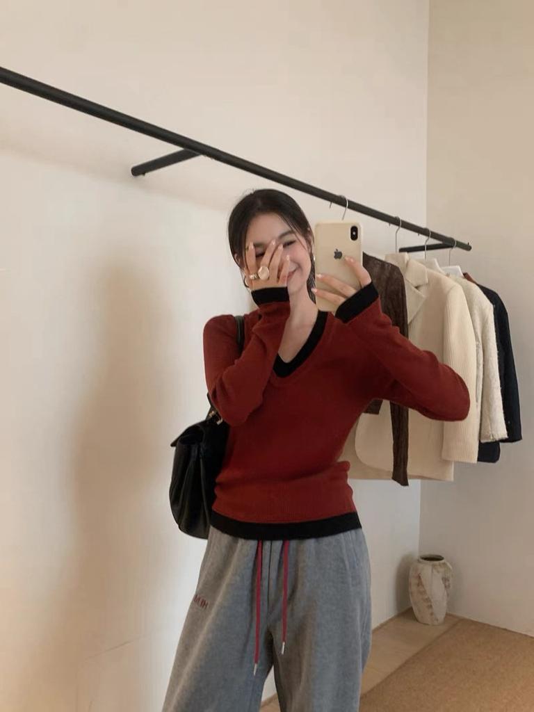 Autumn/Winter Contrastive Color V-neck Long Sleeved Knitted Sweater with Inner Bottom Shirt Color Matching Soft and Comfortable Top Women's Wear