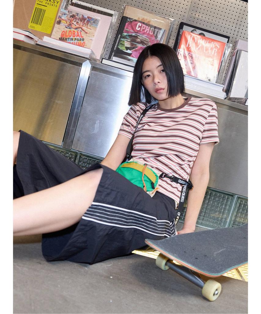 Saendeusaundeu (Women) Striped Short Sleeve T-Shirt Brown