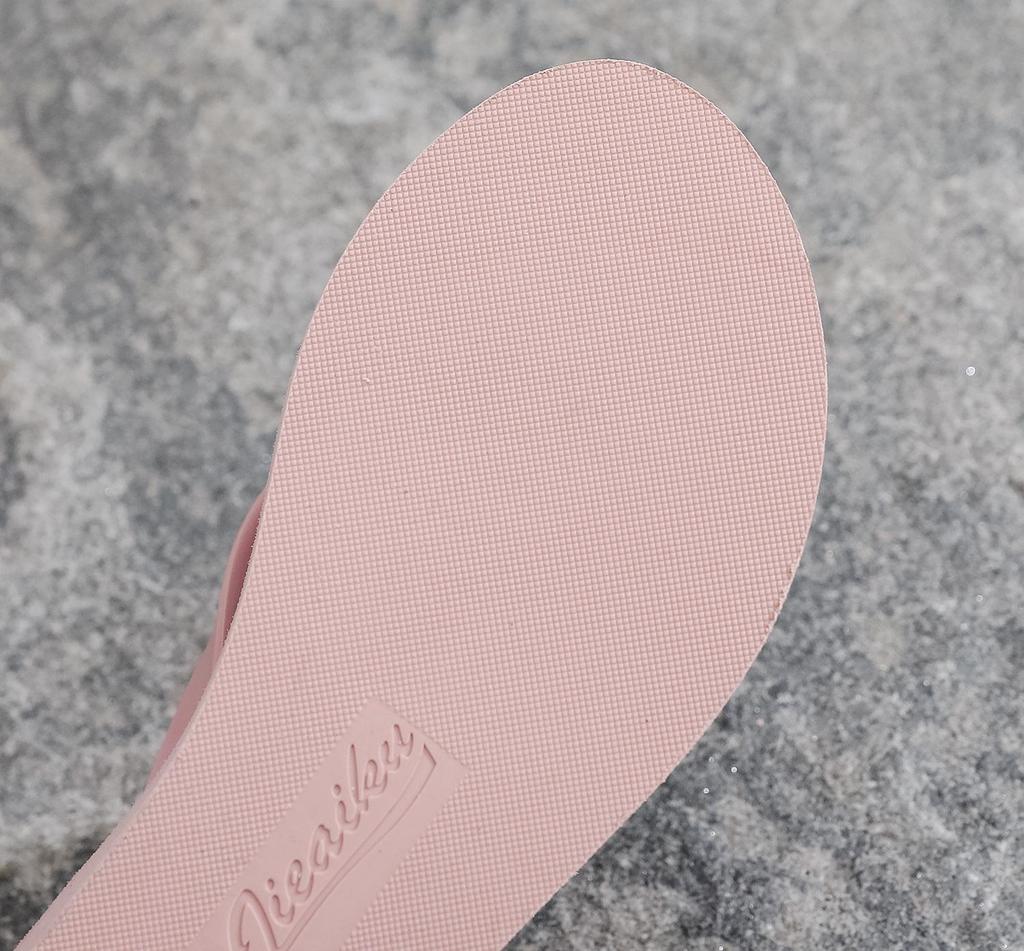 2024 Women's Summer Wedge Flip-Flops: Casual, Thick-Soled High Heel Sandals for Outdoor Beach Wear