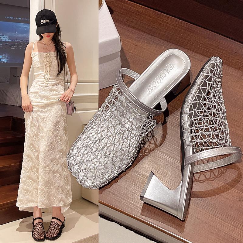 Fashion The 2025 New Summer Flat-bottomed Breathable Flip-flops for Women with A Niche Woven and Perforated Mesh Fabric