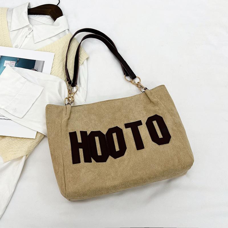 

Fashion letter handheld large bag contrasting colors popular new simple shoulder bag large capacity commuter trendy tote bag one size fits all