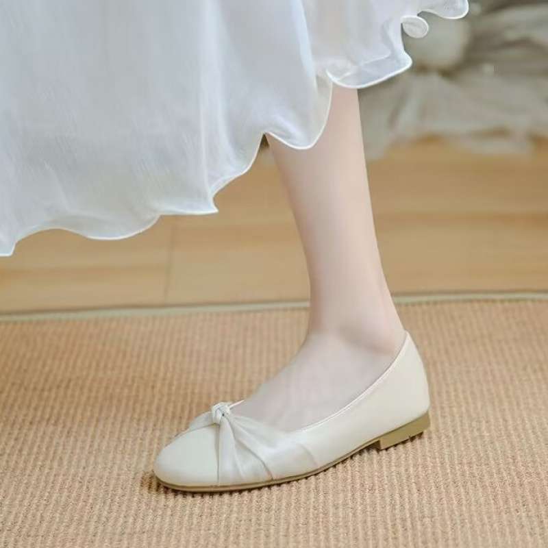 Nuovi scarpe basse da donna primaverili in pizzo versione coreana a punta bassa a calzare singolo scarpe Mary Jane a lato morbido tipo fata scarpe da ballo Doudou