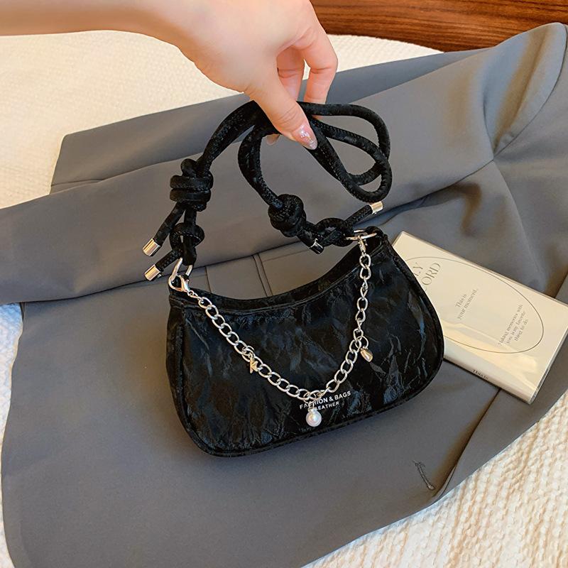 Niche Design Exquisite Bag Summer New Pearl Chain Underarm Bag Fashionable One-shoulder Crossbody Crescent Bag