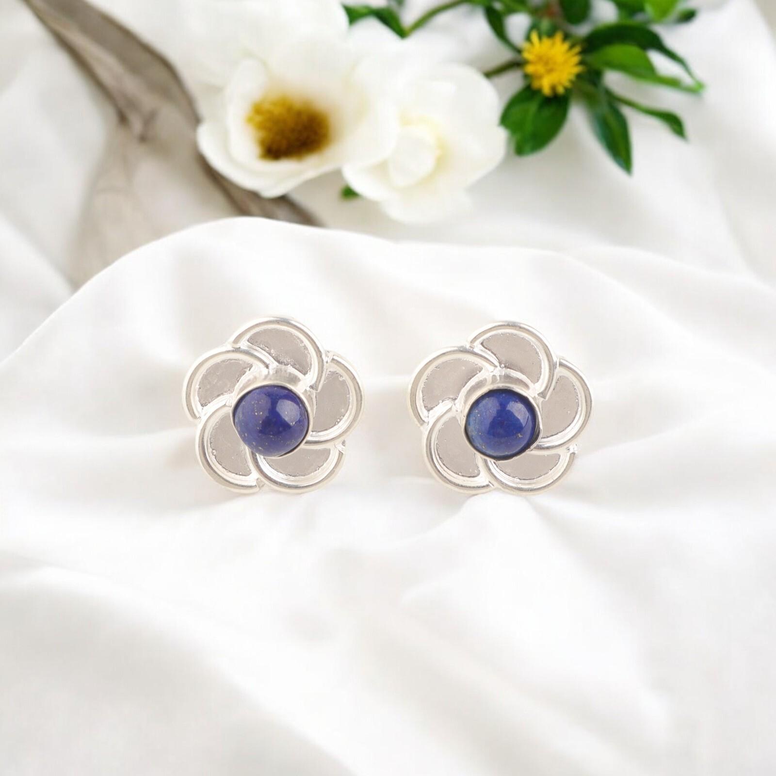 

Natural Lapis Lazuli Gemstone 925 Sterling Silver Flower Shape Stud Earrings0.5 EE-157-21
