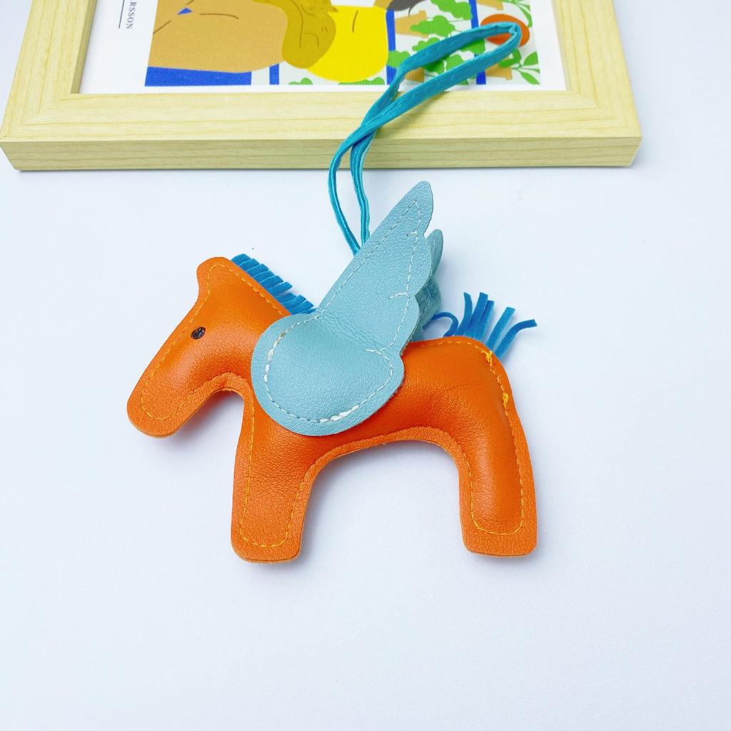 Breloc din piele PU inspirat de Douyin, cu ciucuri Pegasus, pentru geantă de mașină, cu pandantiv