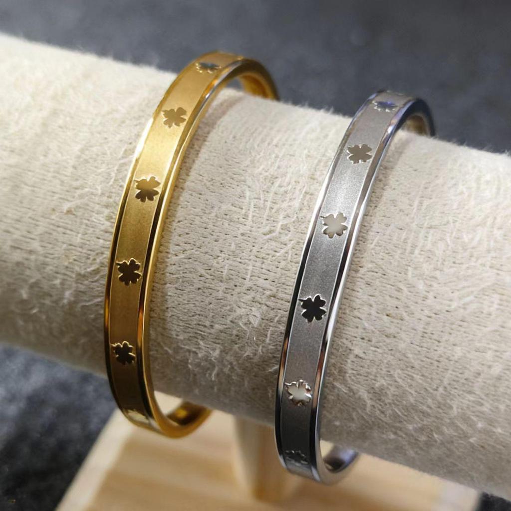 Elegant Non-Fading Gold-Plated Titanium Steel Women's Bracelet, Exquisite European and American Style