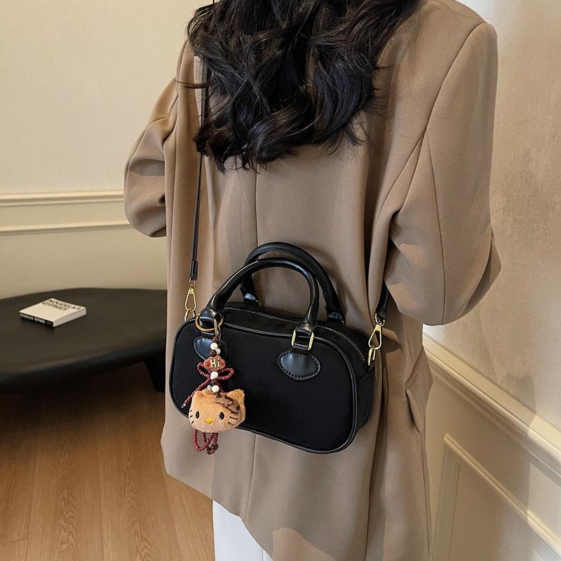 Portable retro bag women's 2025 autumn and winter new versatile large-capacity shoulder crossbody pillow bag