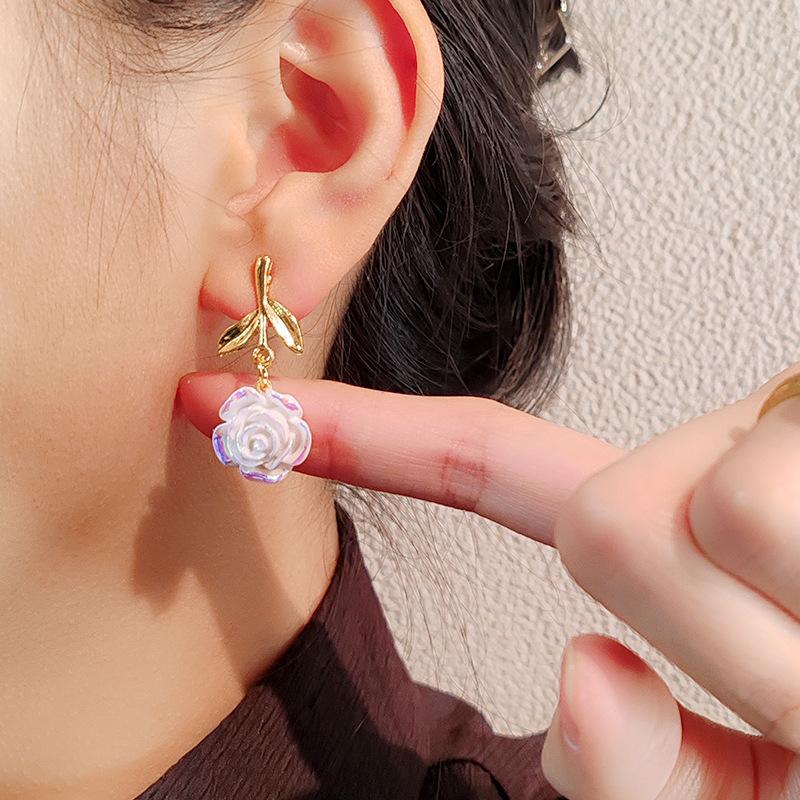 Simple Small Fresh Flower Earrings Women'S Asymmetric Rose Stud Earrings Ear Jewelry