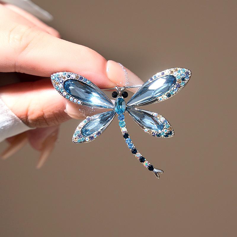 Elegante Kristall-Schmetterlingsbrosche - Funkelnde Damenmode-Anstecknadel für leichten Luxus-Anzug