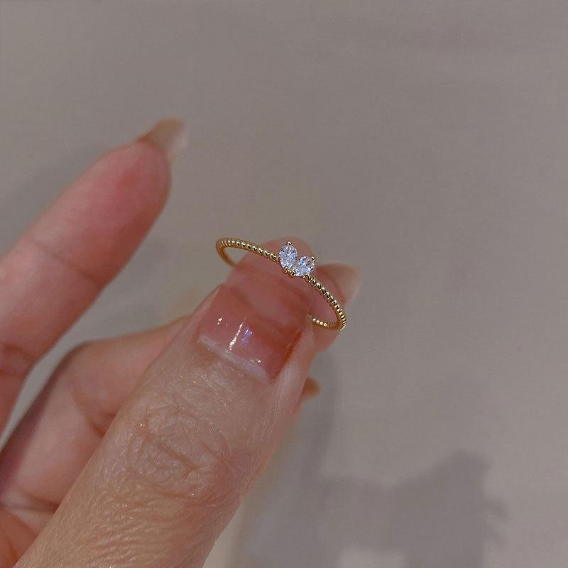 Korean Style Zircon Heart Ring: Exquisite Light Luxury Women's Design