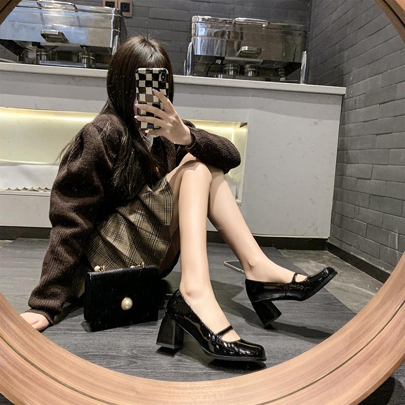 2025 summer new small leather shoes Hepburn style high heels Mary Jane shoes square head French Japanese jk thick heel single shoes