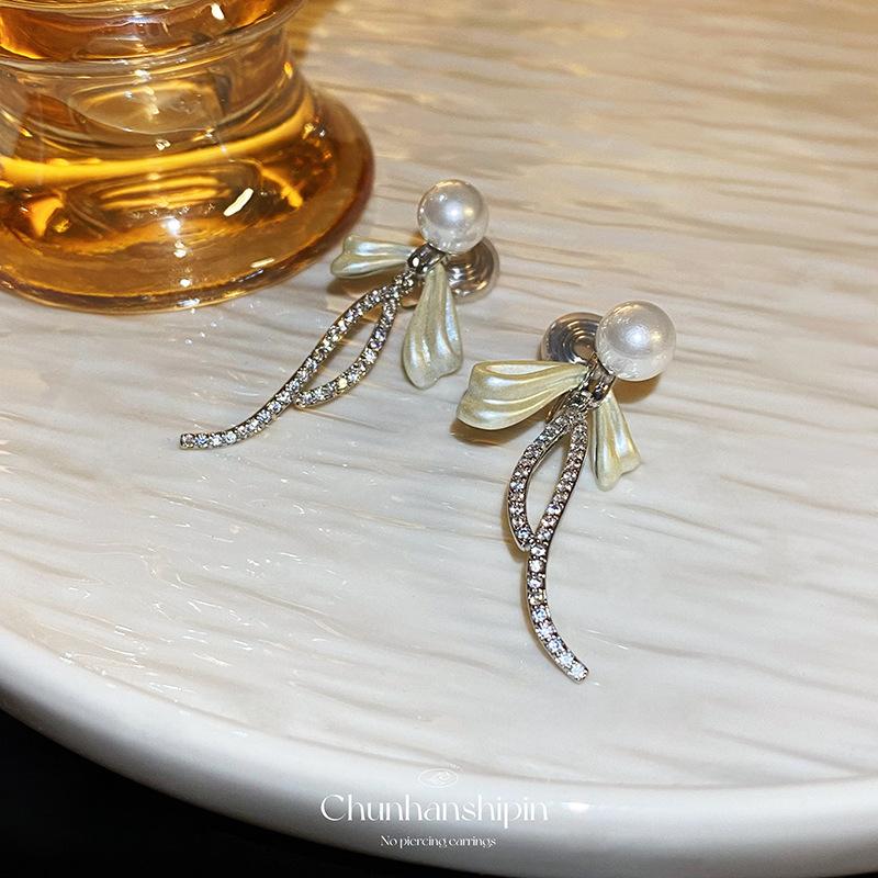 

French bow tassel earrings fashion temperament pearl stud earrings women s light luxury mosquito coil disc ear clips without holes high sense