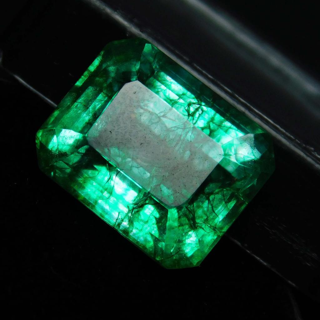 Natural Green Colombian Emerald 10.23ct Emerald Cut Certified Loose Gemstone
