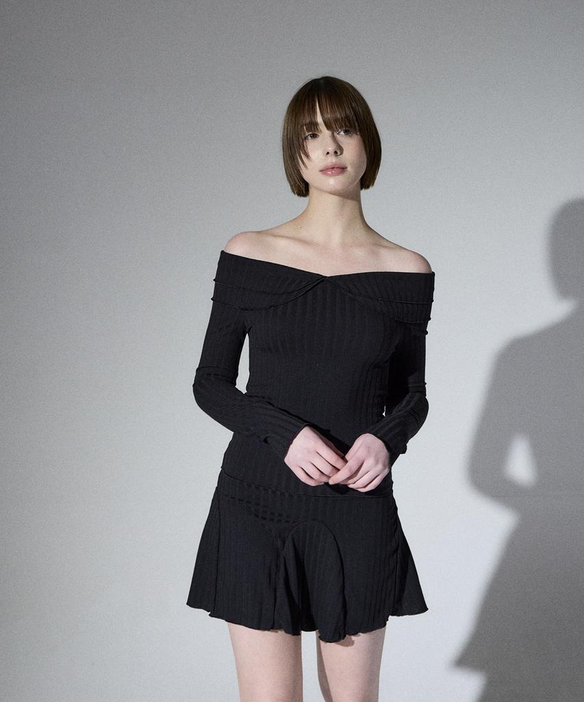 ALIENAR Double Ruffle Off-Shoulder Long Sleeve (Bk)