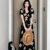 French temperament, fashionable temperament, V-neck waist and thin floral dress, new retro and elegant trend