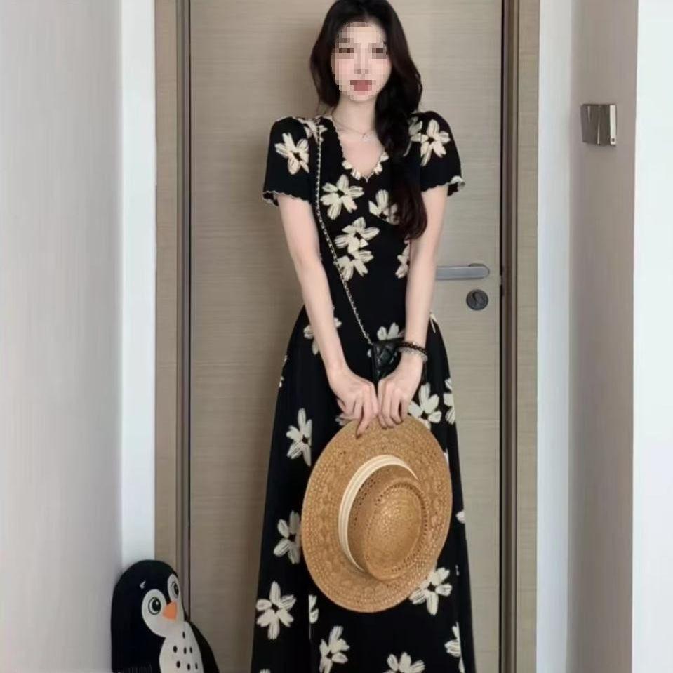 French temperament, fashionable temperament, V-neck waist and thin floral dress, new retro and elegant trend