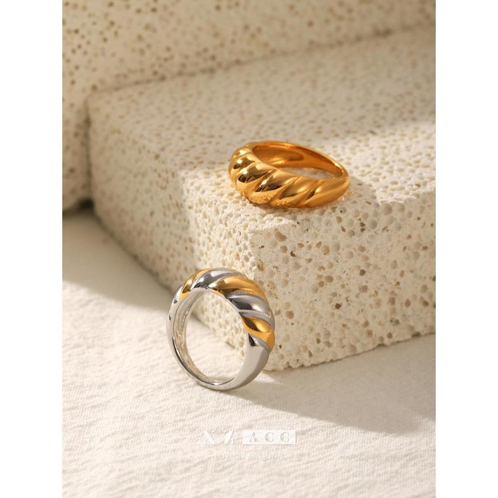 Anillo Europeo y Americano de Lujo Trenzado de Acero Inoxidable Roscado, Titanio Chapado en Oro de 18K, Joyería de Moda de Alta Gama para Mujer