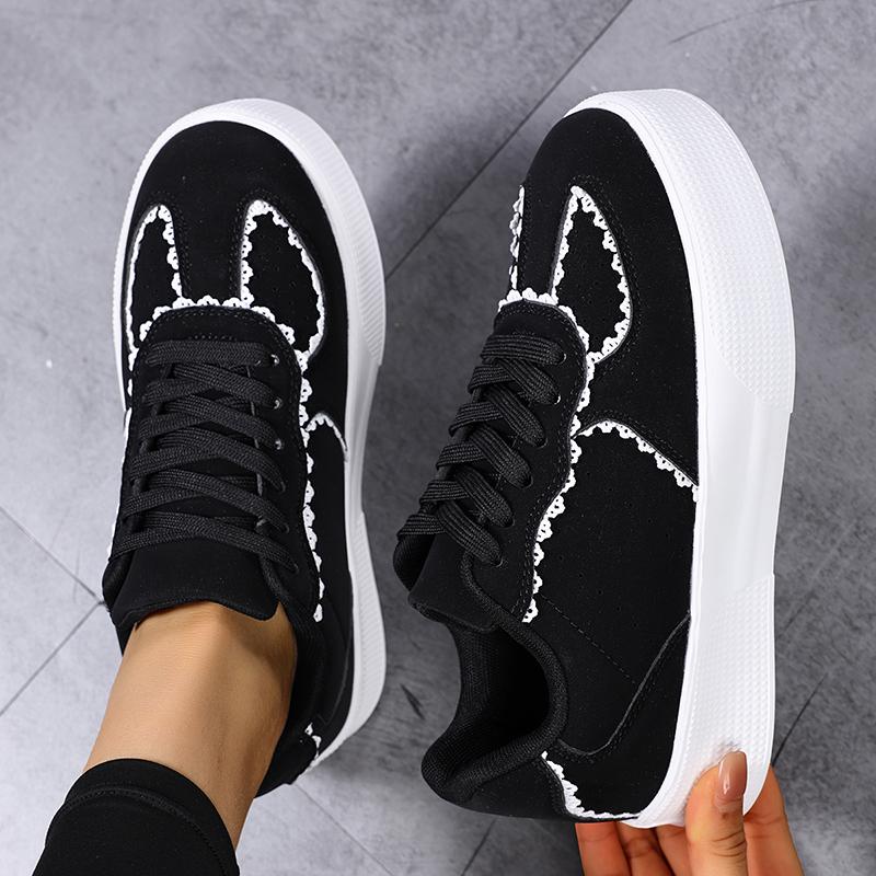 TUINANLE Women's Fashionable Black Lace-Up Casual Shoes with Chunky Soles, Trendy Casual Sneakers