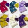 Knuspriger Chiffon Saree mit Blumenstickerei und beidseitiger Moti-Arbeit & Diamantenarbeit mit kontrastierendem besticktem Blusenteil.