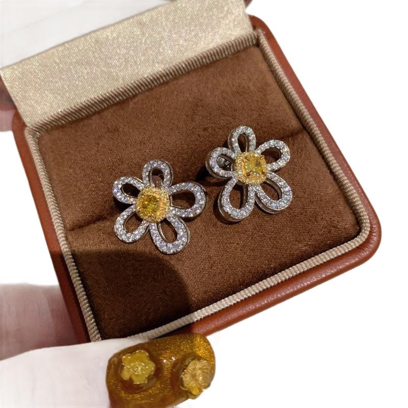 2026 Gesang Flower Stud Earrings Full Of Diamonds, Light Luxury, High-End Design Sense, Gift For Girlfriend, Diamond-Encrusted Flower Gift